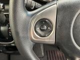 ステアリングにオーディオ操作スイッチが付いています。オーディオ画面に直接タッチしなくても操作が出来ますので、運転に集中できます。