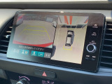 ■マルチビューカメラシステム■車両の前後と左右のドアミラーに計4台のカメラを搭載!上空から見下ろしたような視界などの数種類のビューをご用意し、ドライバーの死角を減らして運転負荷を軽減いたします