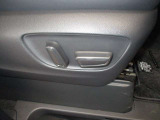 パワーシート搭載。微妙な調整が手軽にでき、ピッタリのポジションで運転することが可能です。