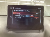 車線逸脱警報システムは、走行中にカメラで車線を検知して、自車が車線から逸脱する可能性があると判断した場合に、警報によりドライバーに通知します。