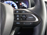 運転中、オーディオの操作をしてて、ハッとしたことはありませんか?ステアリングスイッチは、運転中でもハンドルでオーディオの操作が可能です。