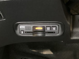 ハンドルの左下にETCがついています。高速道路の料金所の通過も楽々です!。 カードの取り出しもしやすい場所についています。