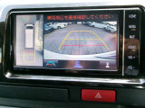 パノラミックビューモニター付きです。車両を上から見たような映像をディスプレイオーディオ画面に表示。運転席からの目視だけでは見にくい、車両周辺の状況をリアルタイムでしっかり確認できます。