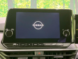 【メーカー純正9型ナビ】インテリアに溶け込むスタイリッシュな「専用設計」メーカーナビを装備♪視認性や操作性など基本性能にも優れ、より上質なカーライフをお楽しみいただけます。