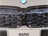 BMW代表的な特徴のキドニーグリル。BMWのすべてのモデルに採用され、BMWらしさを強調しております。