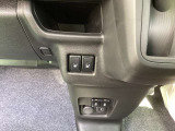 運転席、助手席にシートヒーターを装備。USB電源ソケットも装備しております。