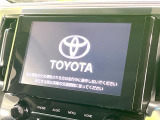 【メーカー純正ナビ】インテリアに溶け込むスタイリッシュな「専用設計」メーカーナビを装備♪視認性や操作性など基本性能にも優れ、より上質なカーライフをお楽しみいただけます。