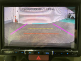 【バックモニター】ガイドライン表示機能付きバックカメラ装着車です。バックでの駐車時など後方の安全確認ができて安心安全です♪