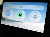 12.8インチの大画面ディスプレイを備え、さまざまな機能やアプリをご利用いただけます。視認性にも優れ、快適で先進的なドライブ空間を演出します。