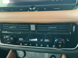 オートエアコンなので、風量の切り替えを自動調節し温度を保ってくれます☆運転席と助手席で温度変化出来ます。