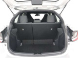 運転席側から見た写真です、お車にマッチングするようにデザインされたインパネ!沢山のスイッチ類も運転させる方が使いやすい位置に配置されていますね!