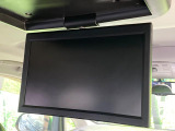 【フリップダウンモニター】大画面モニターで後席でもエンタメをお楽しみいただけます。小さなお子様にも大人気の装備です♪