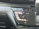 タブレット端末のようなタッチパネル式のオートエアコン採用。凹凸のない滑らかな表面で操作感を高めています。