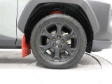 マットブラック塗装の18インチ純正アルミホイールです。 タイヤサイズは225/60R18