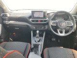 運転席、ステアリング周りの画像です。