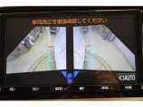 さらに、左右側面カメラも装備しています。駐車枠や隣のクルマなど周囲との位置関係がよくわかり、駐車しやすいですよ。運転席からは目視できない助手席側の側面も見えますので、路肩に幅寄せする際なども安心です。