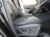 パワーシート搭載。微妙な調整が手軽にでき、ピッタリなポジションで運転することが可能です。