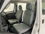 厚みがあって、座り心地のいいシート。運転席も助手席もリラックスしてゆったりと座れます♪