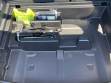 ラゲッジルーム下には車載工具及びを収納。