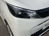 LEDヘッドライトは省電力ですが、純白光で驚くほど明るく夜道を照らしてくれます。さらに解錠操作に応じてLEDポジションライトを点灯させるフレンドリーライト機能を装備。