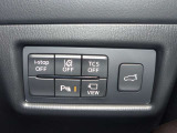 【パーキングセンサー】障害物などが車両に近づいた際に、音と画面表示にてお知らせしてくれます。警告音も段階的に鳴ってくれるので、どのくらいの近さなのか感覚的に察知することが出来ます♪