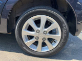 【純正ホイール】純正設計ならではの美しいデザインと精密な仕上げで、車両全体のスタイリングを引き立てます。