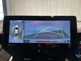 【パノラミックビューモニター】専用のカメラにより、上から見下ろしたような視点で360度クルマの周囲を確認することができます☆死角部分も確認しやすく、狭い場所での切り返しや駐車もスムーズに行えます。