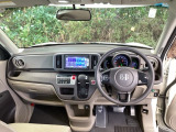 ご覧のように、視界が広く運転しやすいように設計されています。また、フルオートエアコンで快適です。