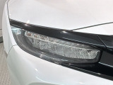 LEDヘッドライトは、点灯の瞬間から最大光量を発揮し、突然暗くなるトンネルなどでの安定感を高めます。