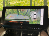 【パノラミックビューモニター】専用のカメラにより、上から見下ろしたような視点で360度クルマの周囲を確認することができます☆死角部分も確認しやすく、狭い場所での切り返しや駐車もスムーズに行えます。