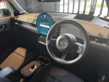 丸を基調とした個性的なインテリア。MINIならではの拘りポイントです!運転が楽しくなるインテリアです!
