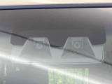 【スマートアシスト】走行中に前方の車両等を認識し、衝突しそうな時は警報とブレーキで衝突回避と被害軽減をアシスト。より安全にドライブをお楽しみいただけます。