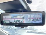 スマートルームミラー装備!車内の状況や天候や明るさに関わらず車両後方のカメラの映像をルームミラーに映し出します!