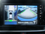 上空から見下ろしているかのように駐車できるアラウンドビューモニター。車庫入れや縦列駐車に役立ちます。