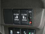 ◆両側電動スライドドア◆狭い駐車場でも乗り降りが楽々♪お子様が隣の車にドアを当ててしまう心配もございません!小さなお子様連れの方もこれで安心。