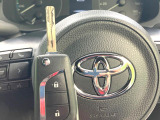 【キーレス】少し離れた場所からでもボタン一つでドアの開錠・施錠ができるのでとっても便利!ドアの鍵穴周りに傷をつけることもありません♪
