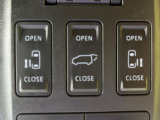 【両側パワースライドドア】スマートキーや運転席のスイッチで後席両側スライドドアの開閉が可能♪電動だから力を入れてドアを開ける必要が無く、小さなお子様でも簡単に開け閉めでき快適です♪