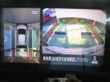 アラウンドビューモニターが駐車をアシスト☆4つの高解像度カメラで車の周囲を撮影。ミニバン、SUVなどの死角の駐停車も驚く程楽です!バックカメラは、車庫入れの時は勿論、後方の安全確認もできて安心です♪