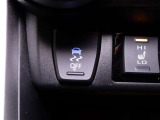 トラクションコントロールとは、すべりやすい路面での発進時や加速時にタイヤの空転を抑え、駆動力確保に貢献する機能です。詳細は販売店スタッフまでおたずねください。
