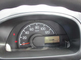 運転席のスピードメーターになります。明るく見やすく安全快適なドライブを楽しめます。