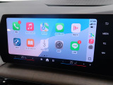 【アップルカープレイ】iPhoneがBMW車両とワイヤレスで接続されます。Apple CarPlayでは、オーディオストリーミングやメッセージングアプリがディスプレイに表示されます。