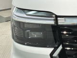 LEDヘッドライトは、点灯の瞬間から最大光量を発揮し、突然暗くなるトンネルなどでの安定感を高めます。