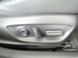 運転席パワーシート搭載。微妙な調整が手軽にでき、ピッタリのポジションで運転することが可能です。