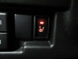 運転席にはシートヒーターがついています。