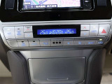 左右独立温度コントロールフルオートエアコンです。運転席、助手席それぞれで独立して温度設定ができます。冷え性の方が乗っても安心ですね♪