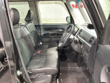 シートは厚めのクッションですのでゆったり座れますよ。