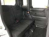 ゆとりある広々とした車内空間は、ドライブを始め買い物やレジャーなど、幅広く活躍します。一人でもみんなとでもお出かけを楽しみましょう!