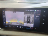 【アラウンドビューモニター】バックカメラに加え、360度のカメラで駐車も楽々。駐車が苦手な方でも安心してお乗りいただけます。