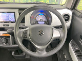 インテリアに合わせたデザインのステアリングは、運転される方のことも考え、運転しやすい形状、大きさです。是非一度、実際に触ってお確かめください。