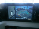 アラウンドビューモニターも装備しております。ご覧のように車体を真上か見たような映像なので、車庫入れの苦手なお客様ももうご心配いりません。
